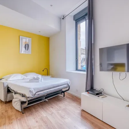 Renove A Chartrons Avec Climatisation 아파트 *